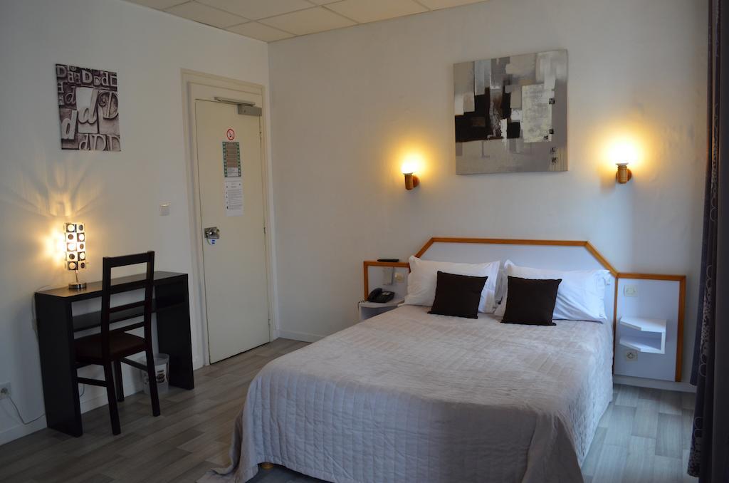 Hotel De La Croix De Malte Cherbourg-en-Cotentin Szoba fotó